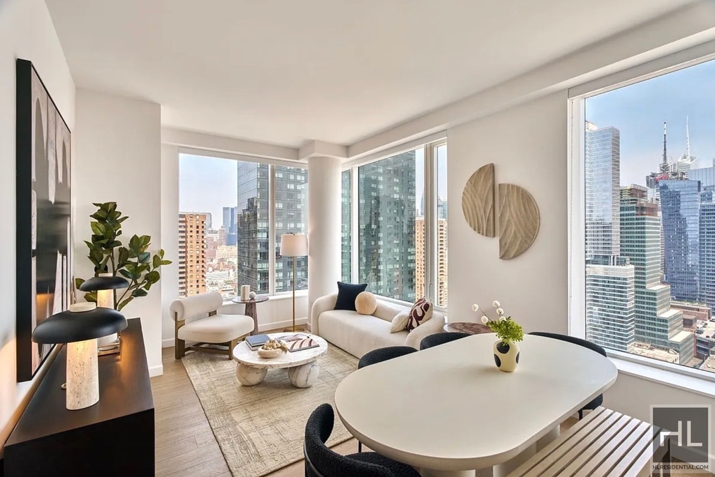 10th Avenue - Photo 1