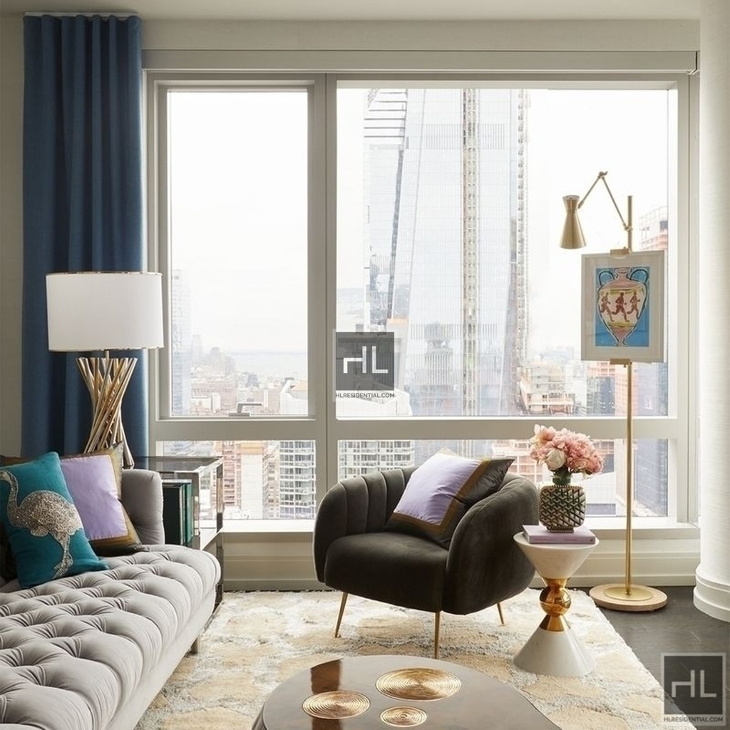 Tenth Avenue - Photo 1