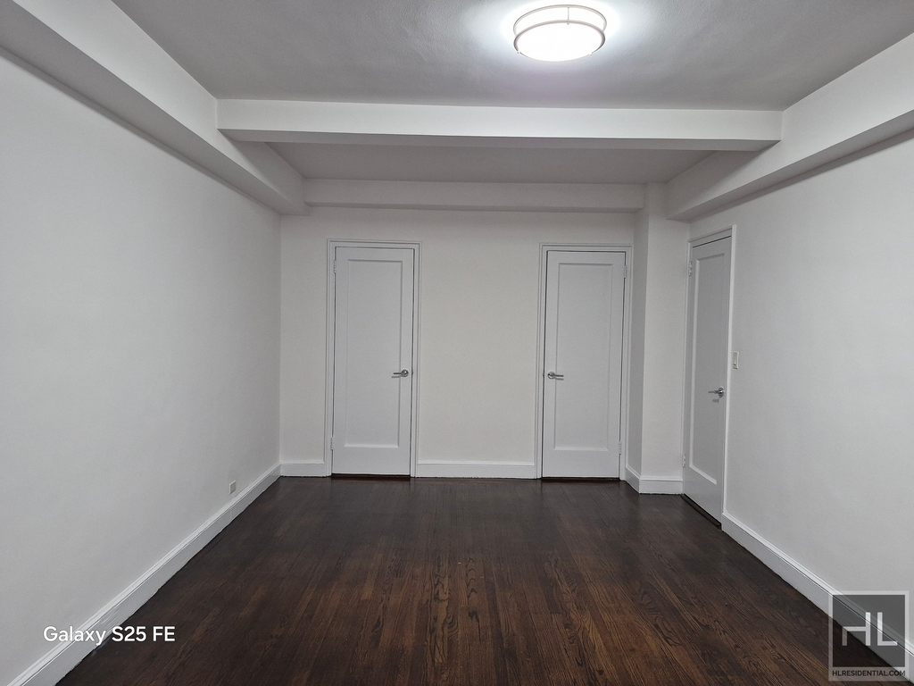 Fifth Avenue - Photo 1