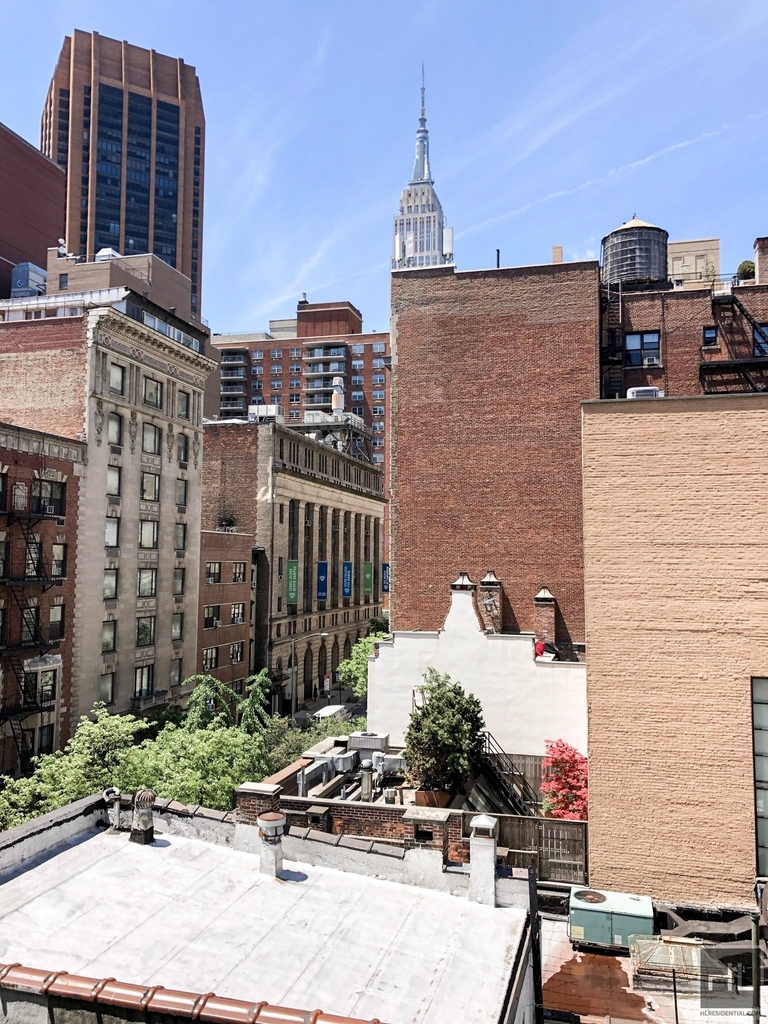 East 35 Street - Photo 6