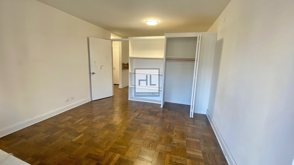 East 35 Street - Photo 2