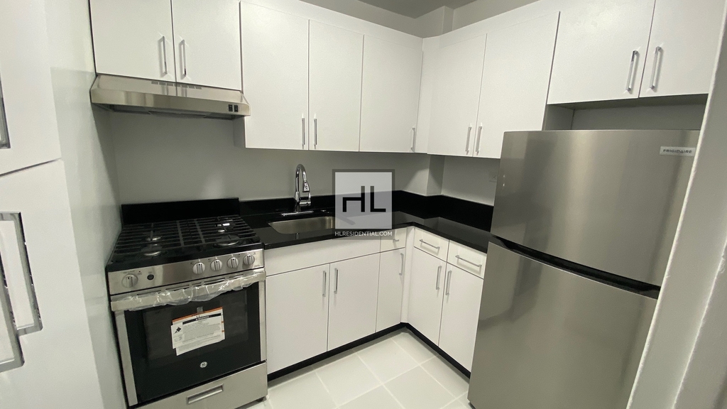 East 35 Street - Photo 4