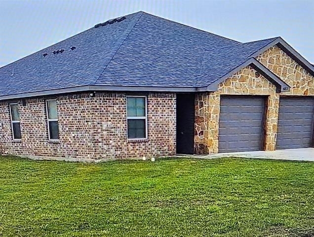 407 W Criner Street - Photo 1