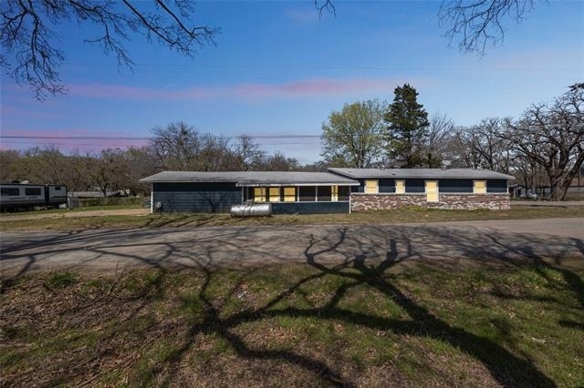 229 Sherman Drive - Photo 1