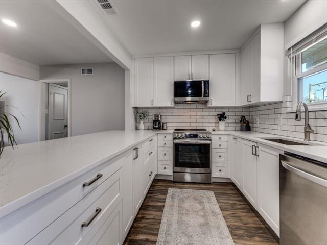 6037 Sandhurst Lane - Photo 1