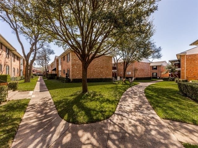 6037 Sandhurst Lane - Photo 10