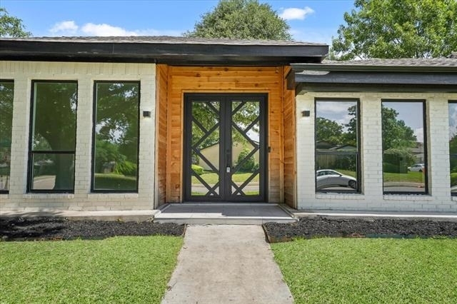 7103 Blythdale Drive - Photo 2