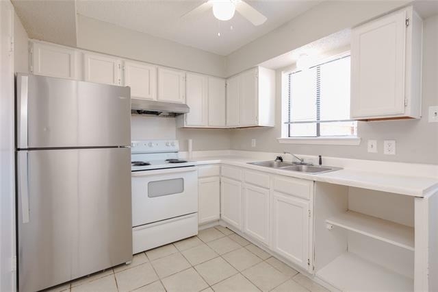 2813 Wimbledon Court - Photo 2