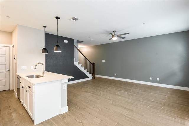 2133 Lovedale Avenue - Photo 2