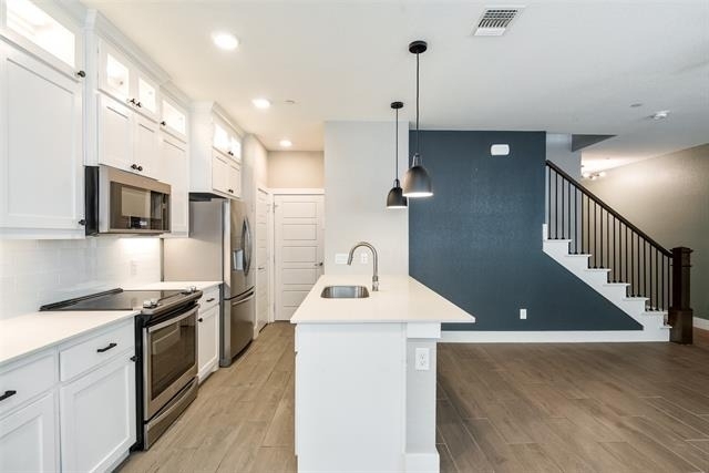 2133 Lovedale Avenue - Photo 3