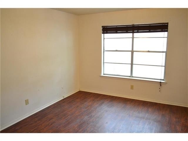 1107 N Locust Street - Photo 6