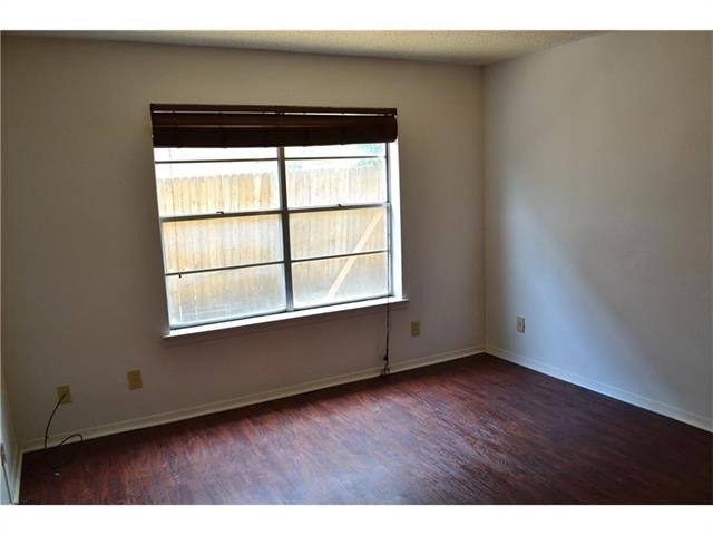 1107 N Locust Street - Photo 2