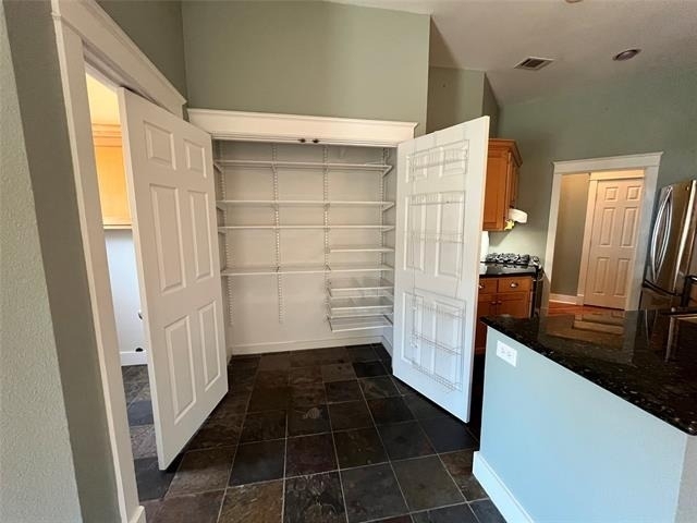 709 Roberts Street - Photo 9