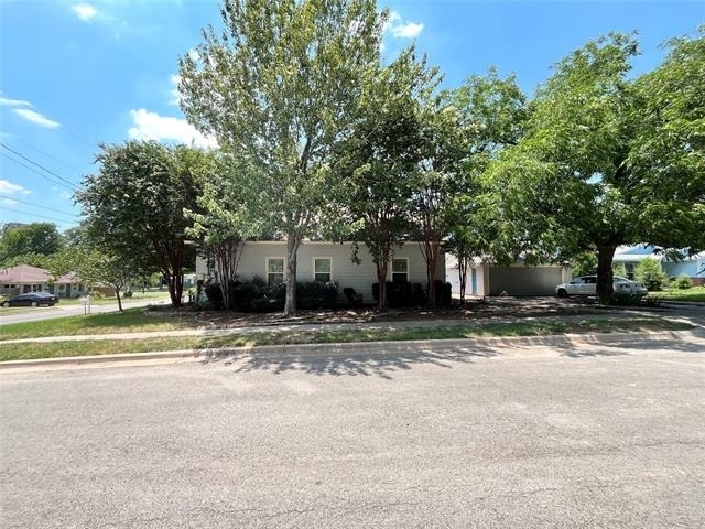 709 Roberts Street - Photo 33