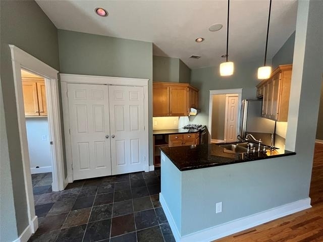 709 Roberts Street - Photo 8