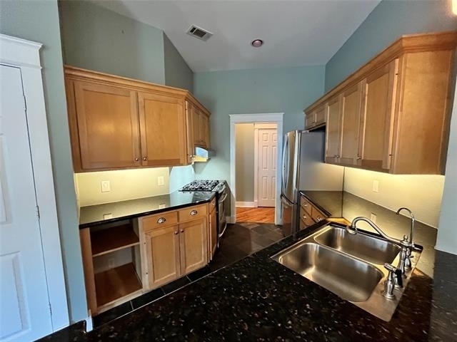 709 Roberts Street - Photo 6