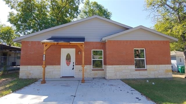 1012 E Oak Street - Photo 1