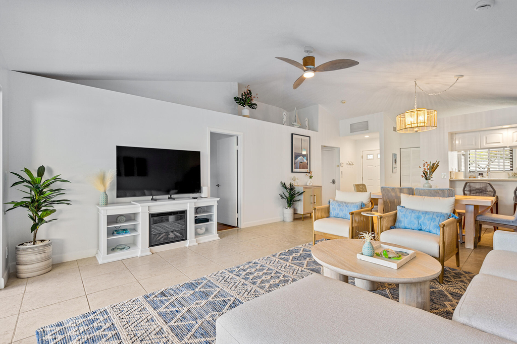 913 Club Drive - Photo 4