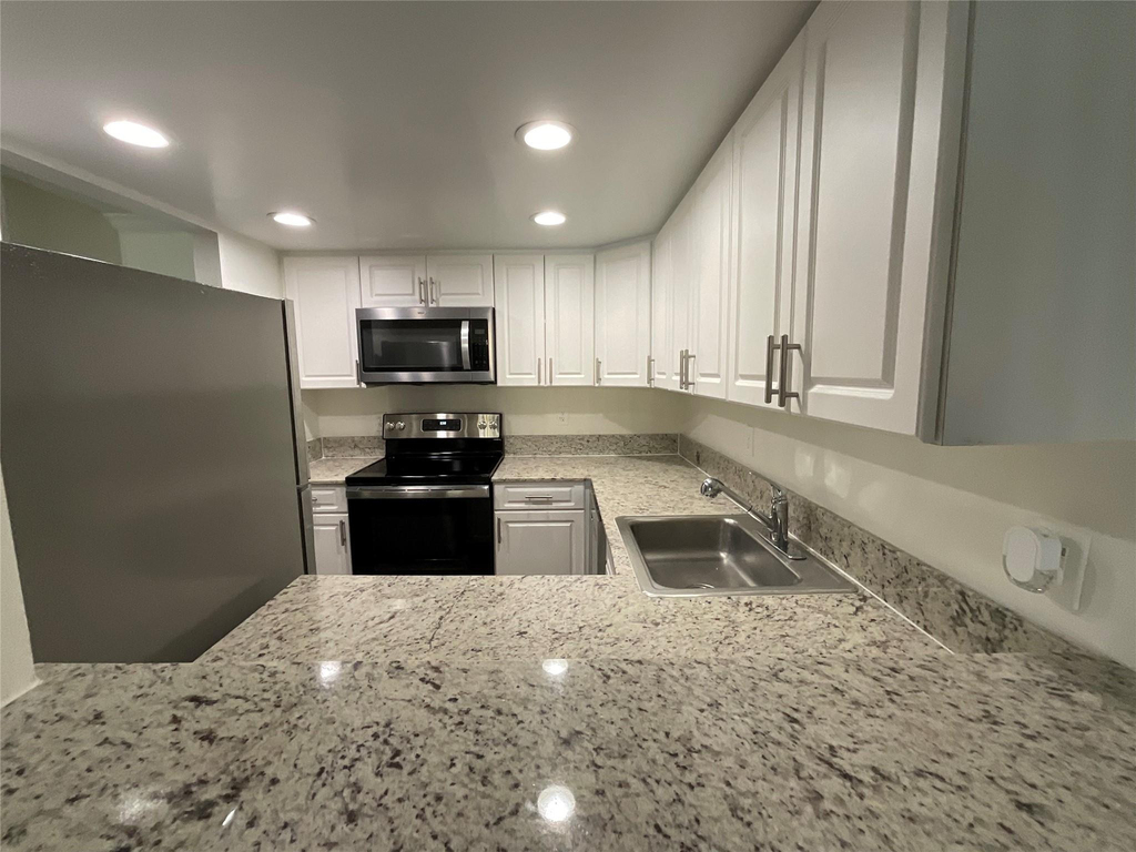 19455 Ne 10 Avenue - Photo 1