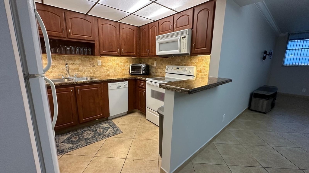 3300 W Rolling Hills Circle - Photo 4