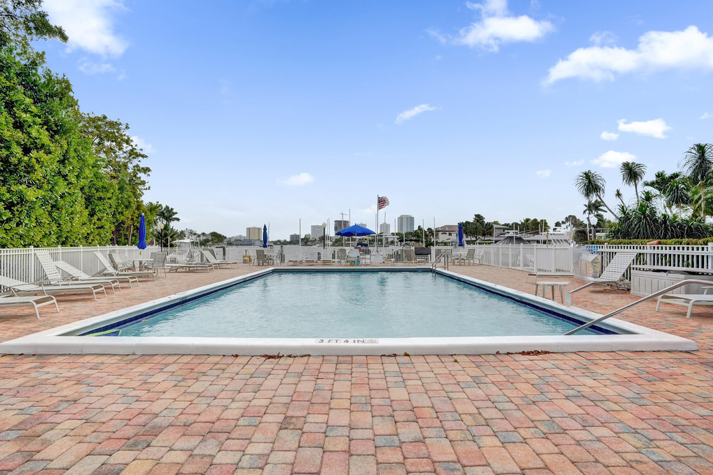 740 S Federal Highway - Photo 2