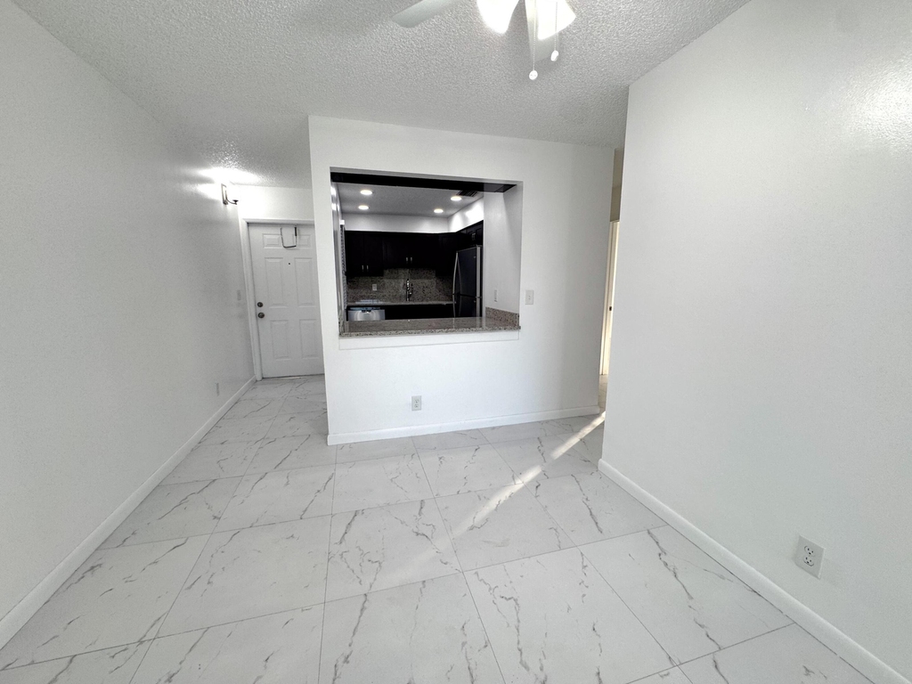 10687 Royal Palm Boulevard - Photo 8