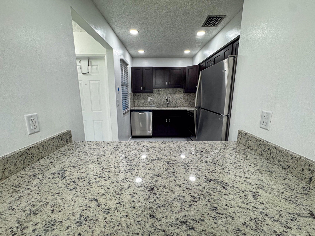 10687 Royal Palm Boulevard - Photo 5