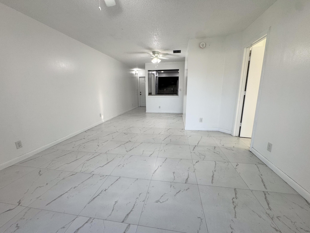 10687 Royal Palm Boulevard - Photo 7