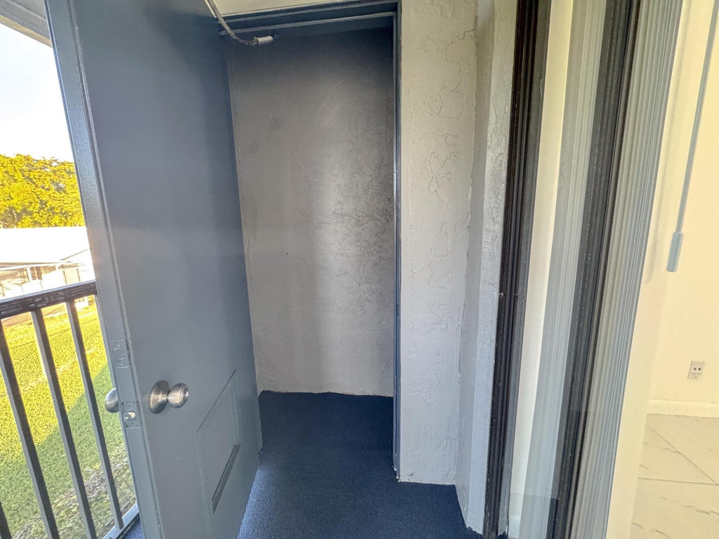 10687 Royal Palm Boulevard - Photo 17