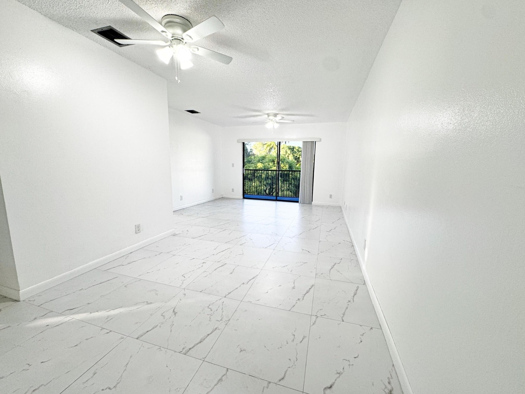 10687 Royal Palm Boulevard - Photo 3