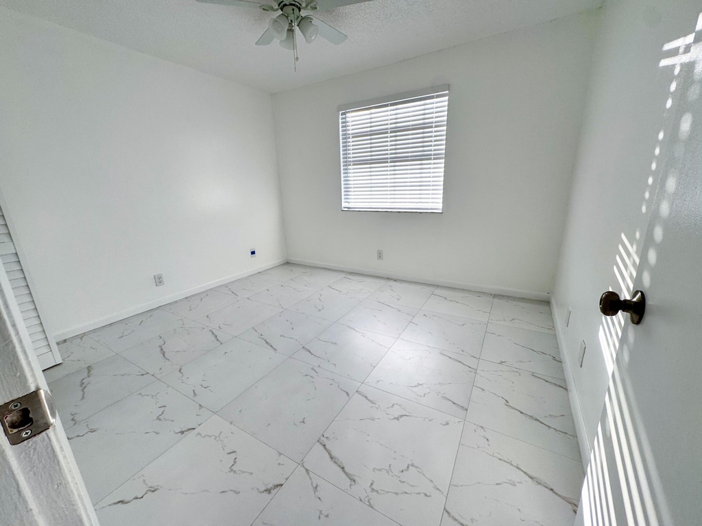 10687 Royal Palm Boulevard - Photo 9