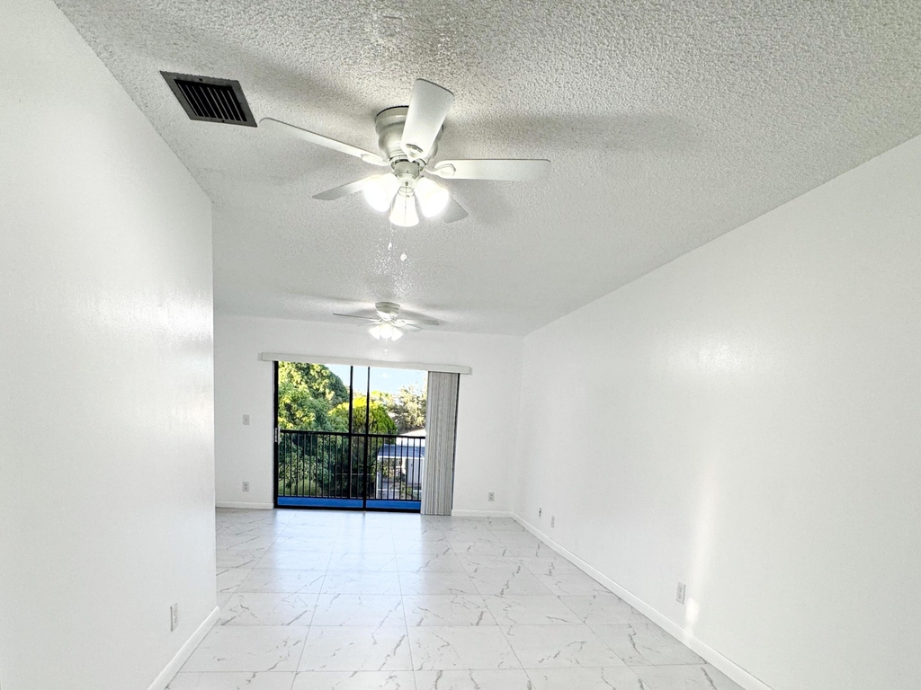 10687 Royal Palm Boulevard - Photo 4