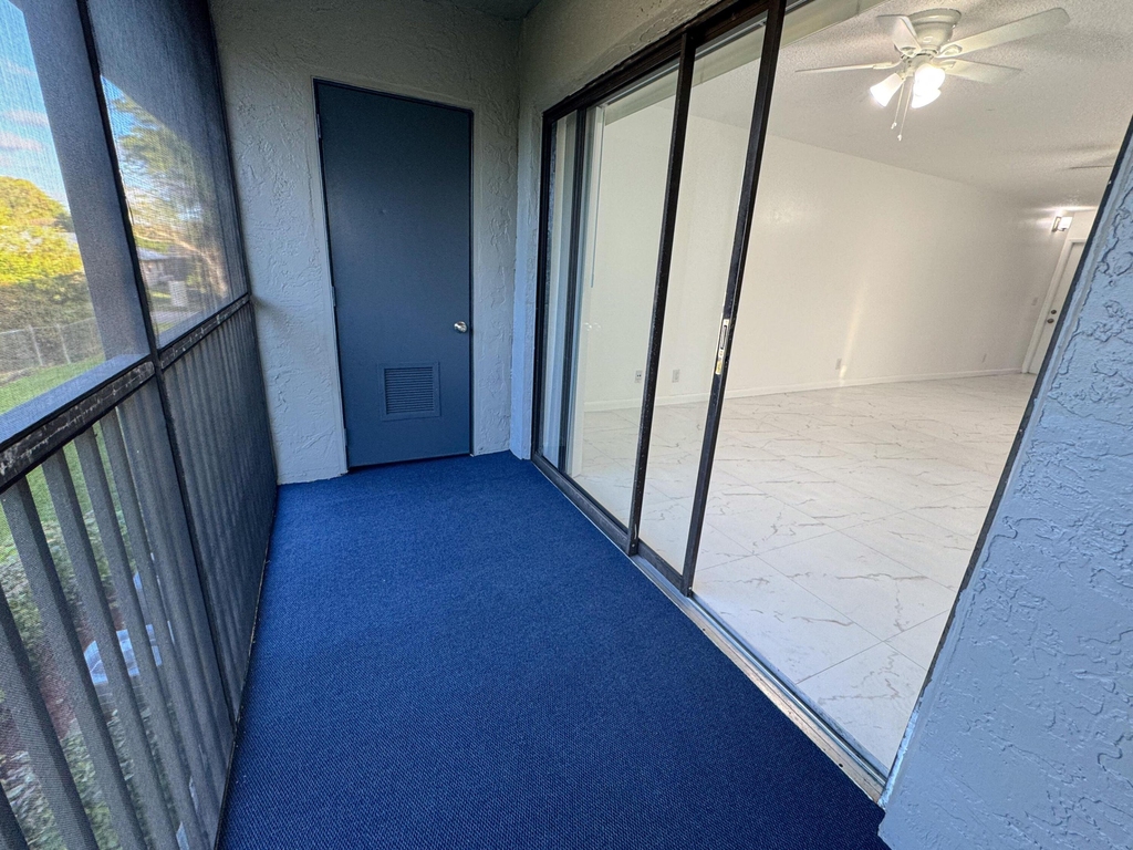 10687 Royal Palm Boulevard - Photo 16
