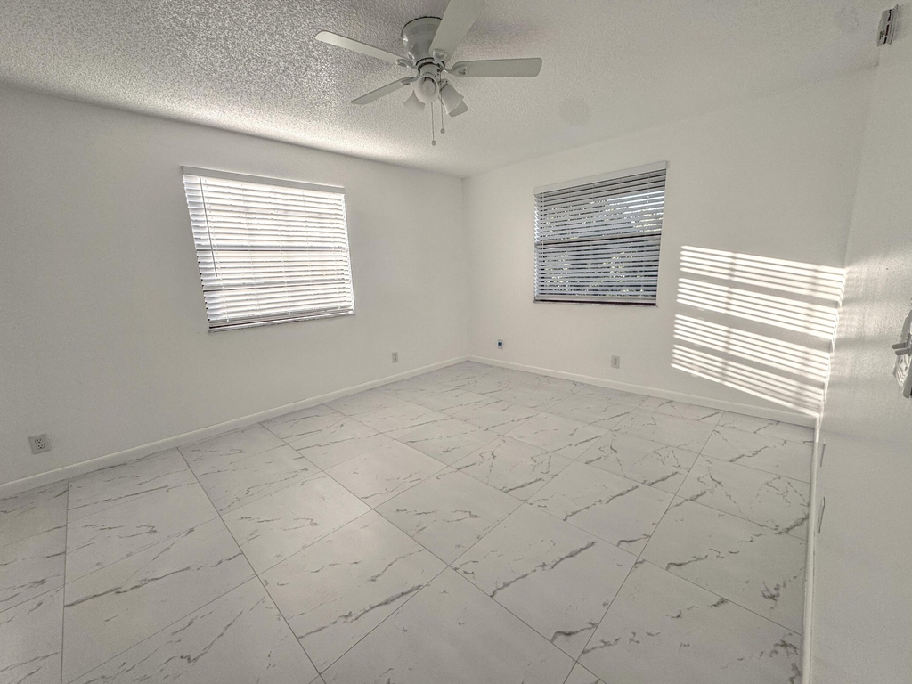 10687 Royal Palm Boulevard - Photo 11