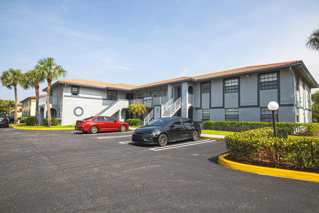 10687 Royal Palm Boulevard - Photo 1