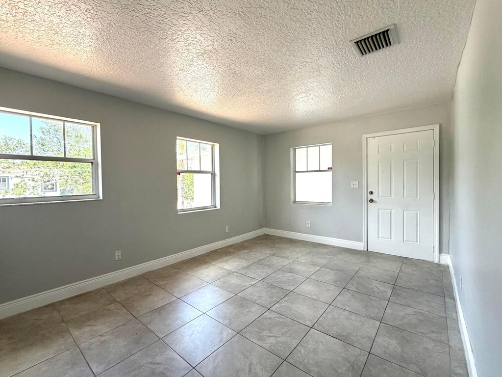 1025 Sw 2nd Court - Photo 0