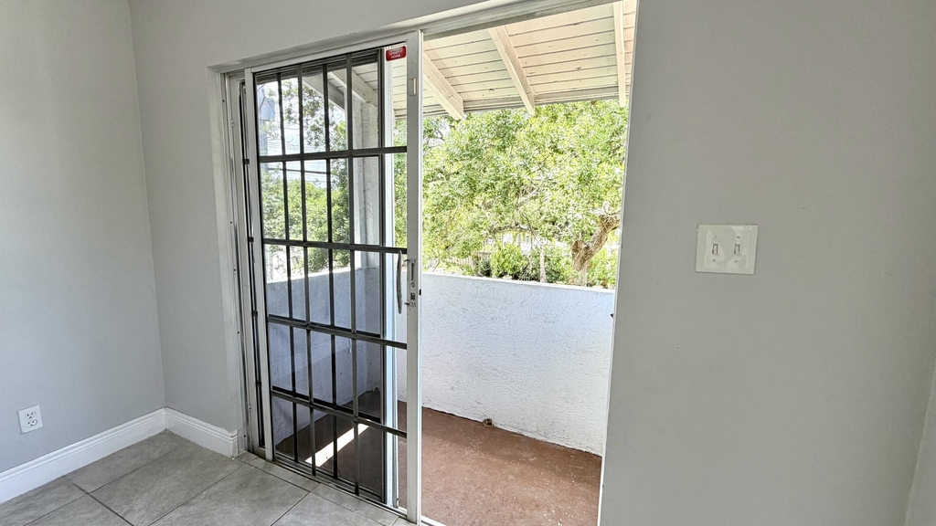 1025 Sw 2nd Court - Photo 5