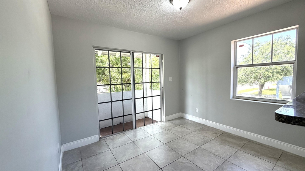 1025 Sw 2nd Court - Photo 4