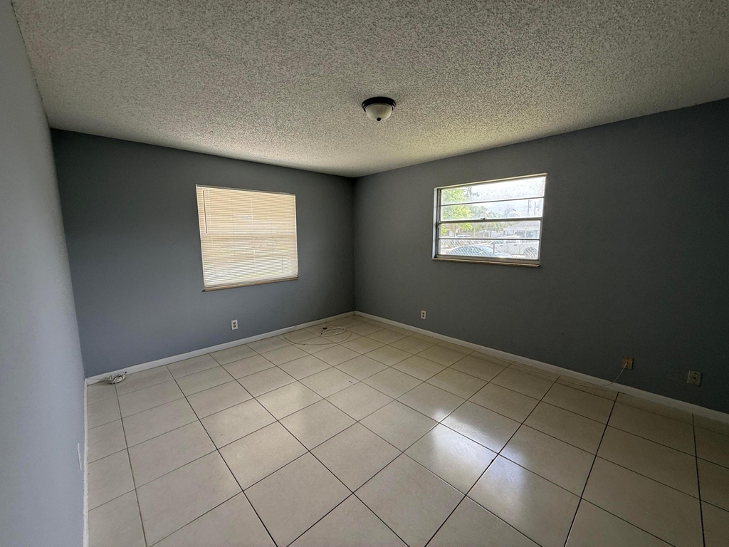 2519 Griffin Square - Photo 3