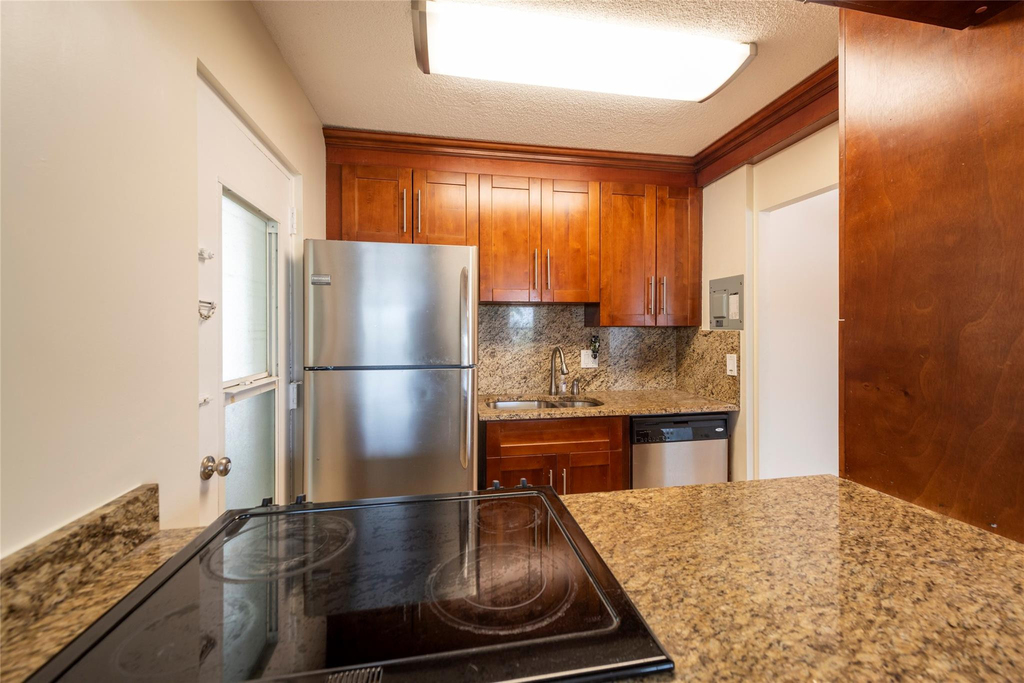 2555 Ne 11th Street - Photo 3