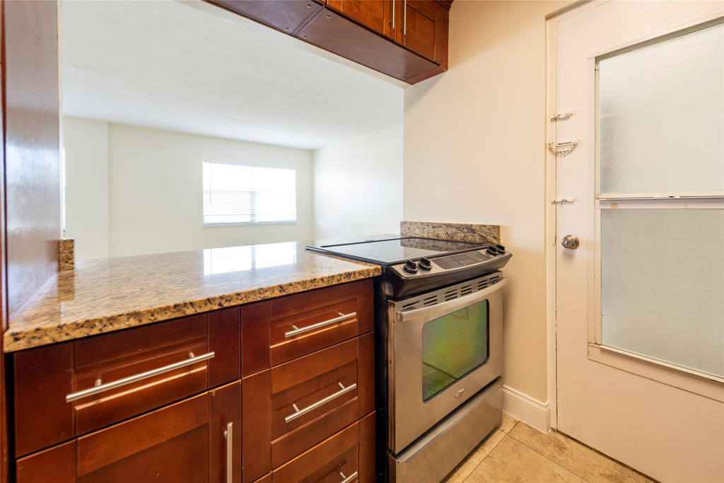 2555 Ne 11th Street - Photo 5