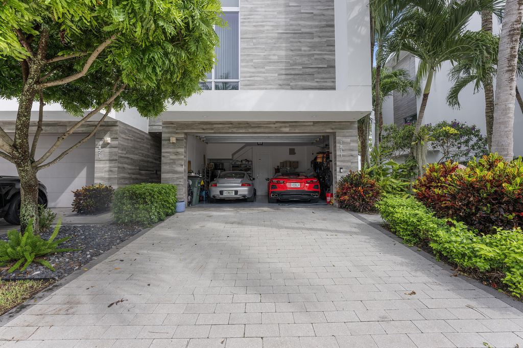1811 Nw 42nd Drive - Photo 2