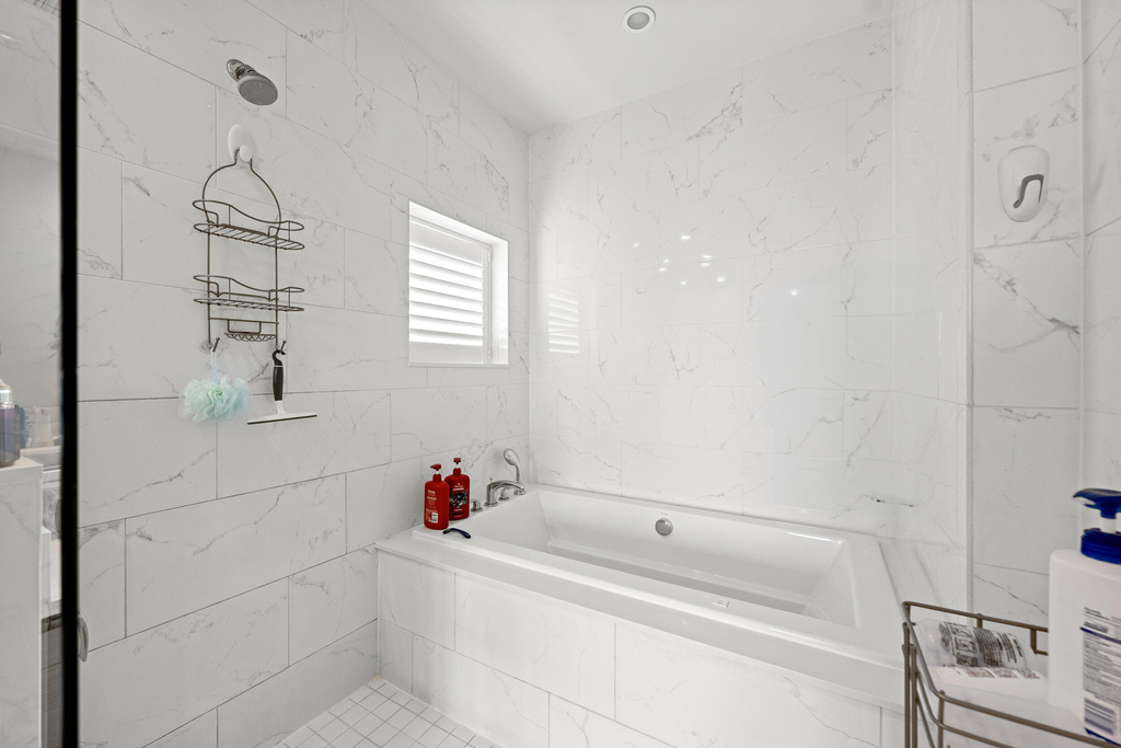 1811 Nw 42nd Drive - Photo 32