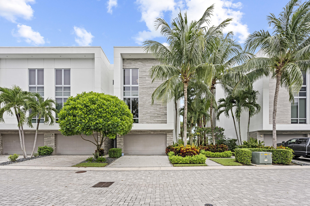 1811 Nw 42nd Drive - Photo 1