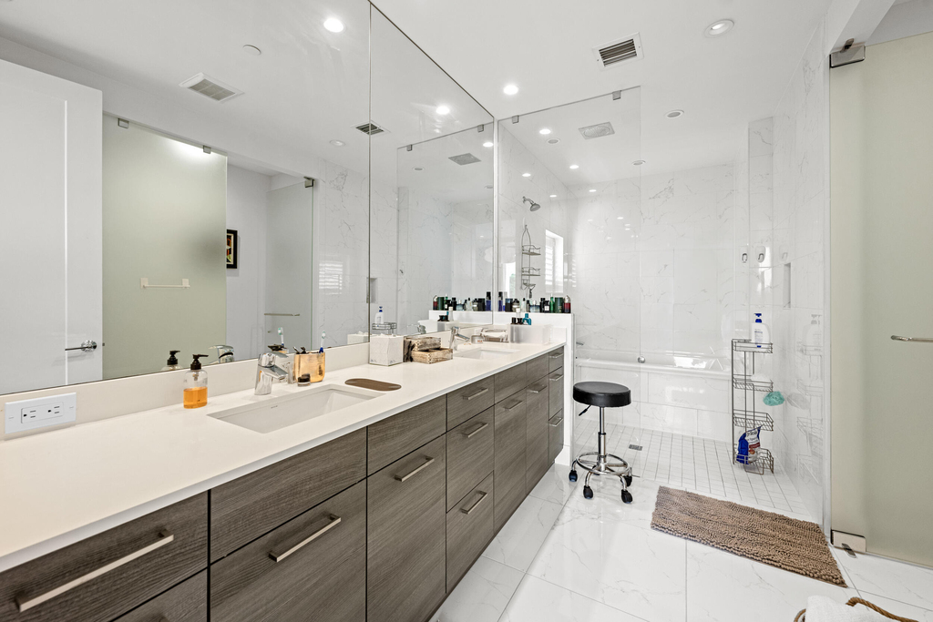 1811 Nw 42nd Drive - Photo 31