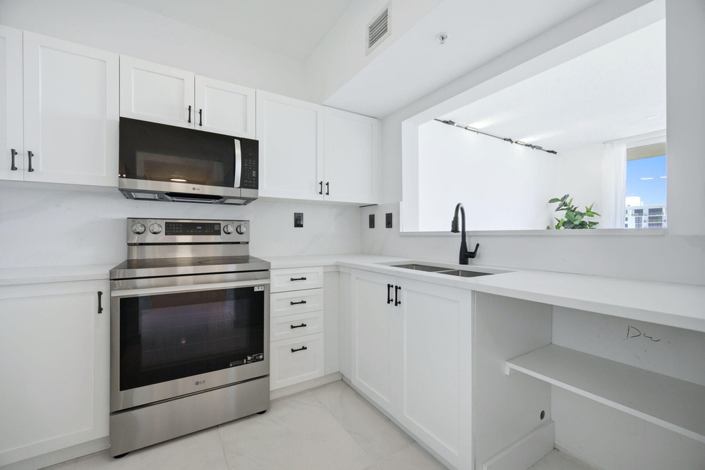 3020 Ne 32nd Avenue - Photo 6