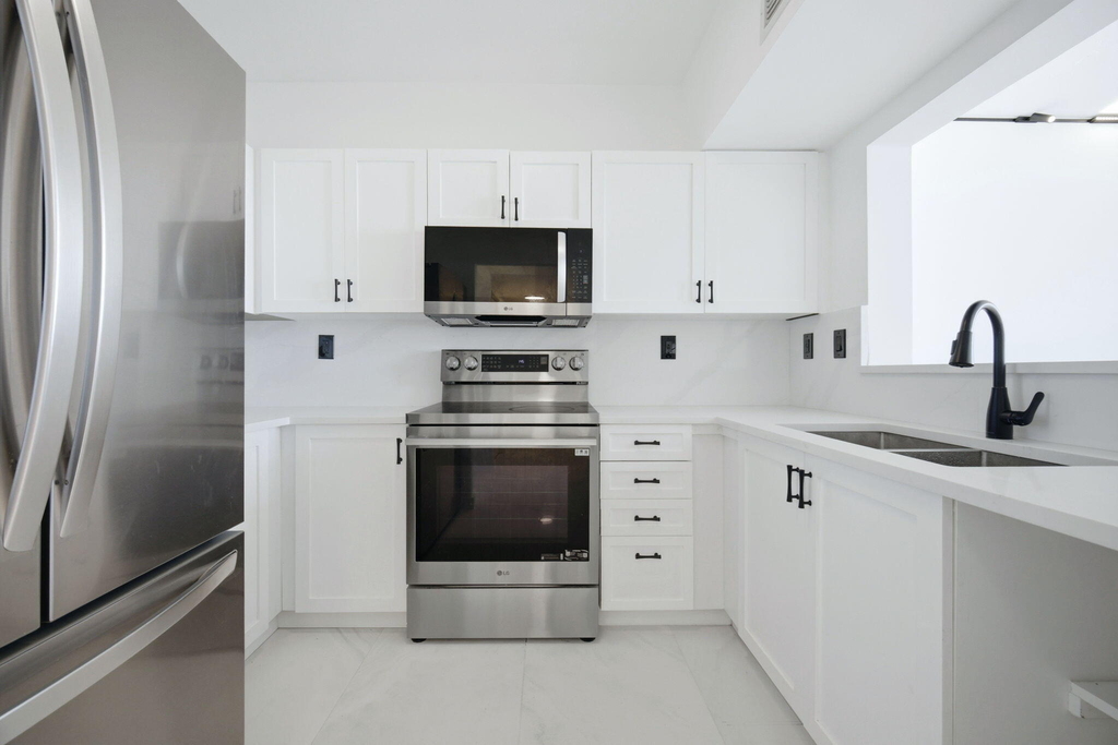 3020 Ne 32nd Avenue - Photo 7