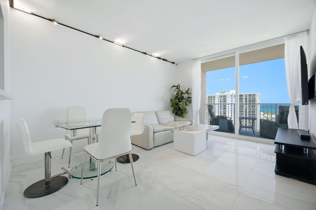 3020 Ne 32nd Avenue - Photo 2