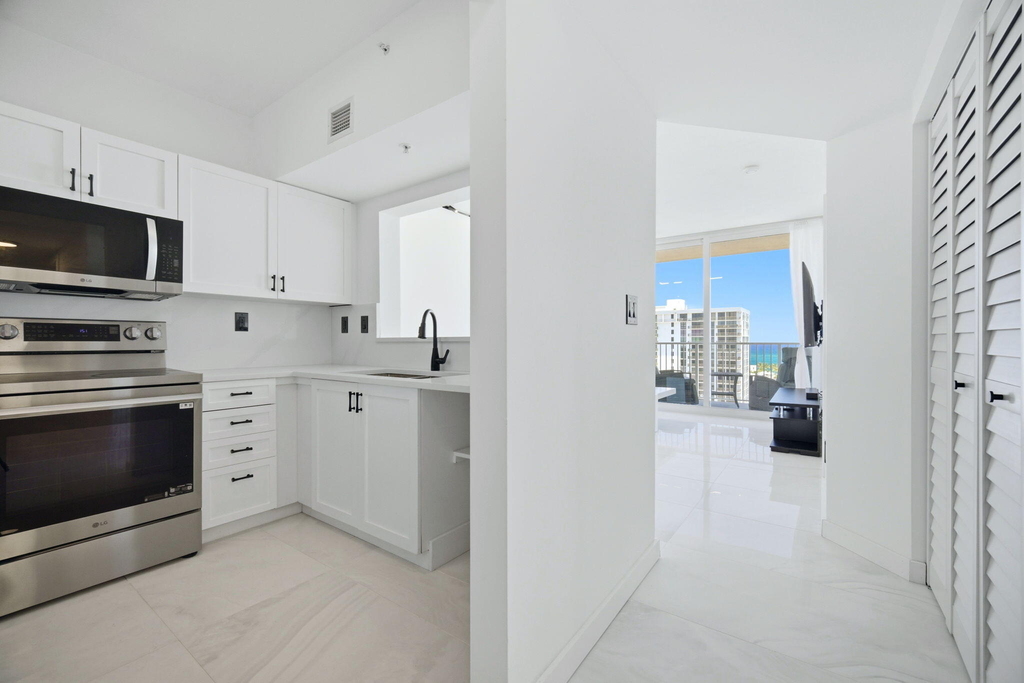 3020 Ne 32nd Avenue - Photo 1