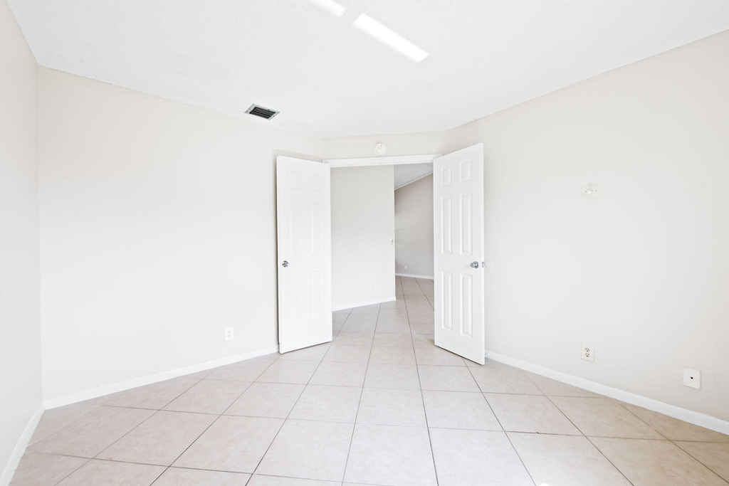 2981 Nw 92nd Avenue - Photo 8